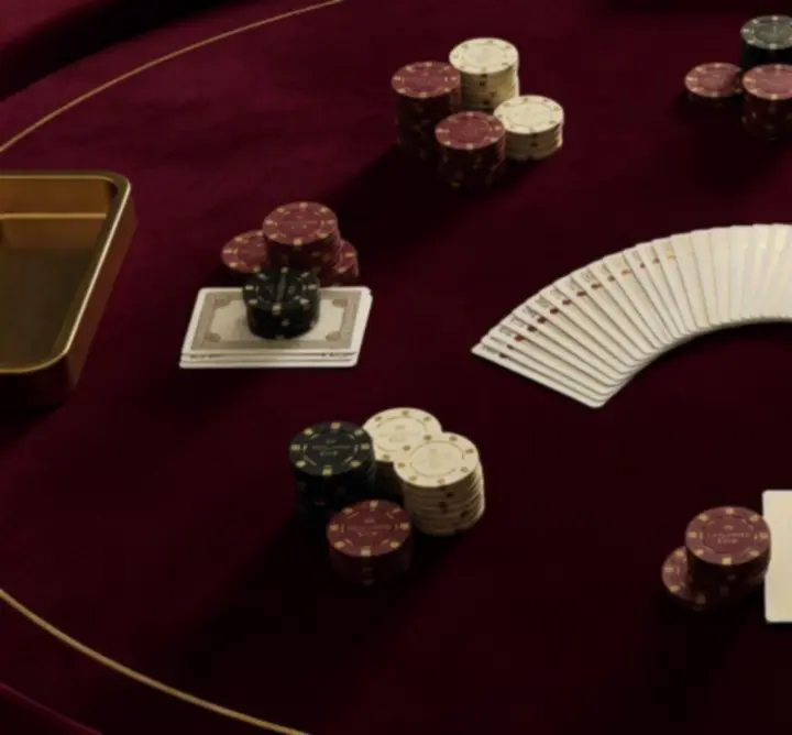 Elegancki stół pokerowy UrbanFestLine z żetonami premium i kartami